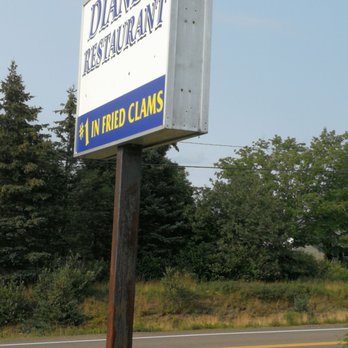 Diane's Restaurant - Highway sign - Seafood Near Me - Five Islands, Nova Scotia