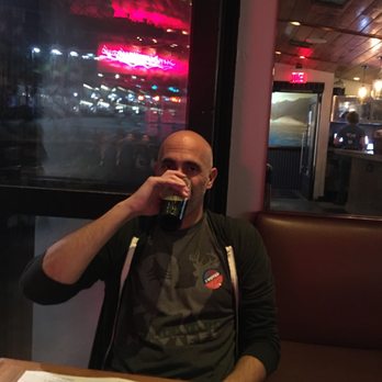 Simmzy's - Beer! - American Near Me - Manhattan Beach, California