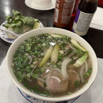 Sáu Can Tho Vietnamese Kitchen - Pho Tai - pho with slices of rare steak - Vietnamese Near Me - Rosemead, California Sáu Can Tho Vietnamese Kitchen - Pho Tai - pho with slices of rare steak - Vietnamese Near Me - Rosemead, California