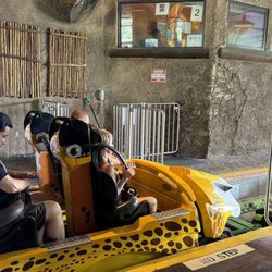 Cheetah Hunt - Riders before us at 3:43