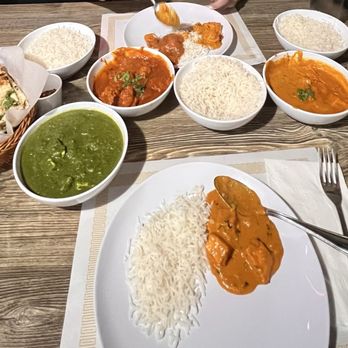 Biryani Bowl - Butter Chicken, Chicken Vindaloo, Saag Paneer, Garlic Naan - Indian Near Me - Peoria, Arizona Biryani Bowl - Butter Chicken, Chicken Vindaloo, Saag Paneer, Garlic Naan - Indian Near Me - Peoria, Arizona