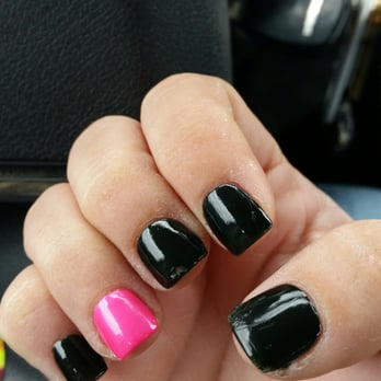 New Yorks Spa and Nail Salon - This is what they looked like when I left. If u look on my thumb and middle finger. My thumb is the worst one. - Nail Salons Near Me - Olean, New York