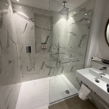 Southampton Harbour Hotel - Beautiful & functional shower - Hotels Near Me - Southampton, STH