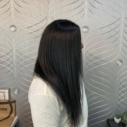 Blends by Vicente - Smoothing and relaxer treatments are available for Men and Women.