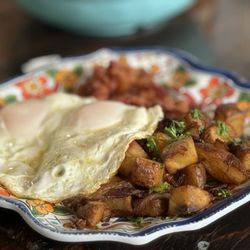 TC Organic - Over medium eggs, breakfast potatoes and perfectly crispy bacon