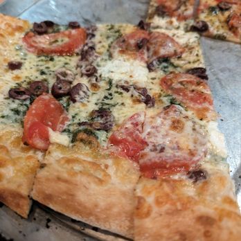 Flatbread Company - Pesto pizza - Pizza Near Me - Paia, Hawaii