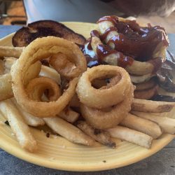 The Dutch Treat Restaurant - Cowboy burger