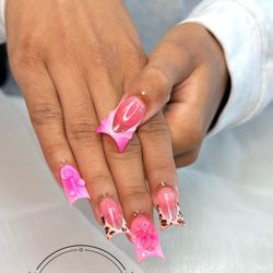 Nails World - Have you tried this trending nail design yet?
Nails World brings elegance to your fingertips.
Book now and experience it yourself!