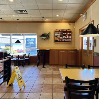 Donatos Pizza - Inside dining - Pizza Near Me - Somerset, Kentucky Donatos Pizza - Inside dining - Pizza Near Me - Somerset, Kentucky