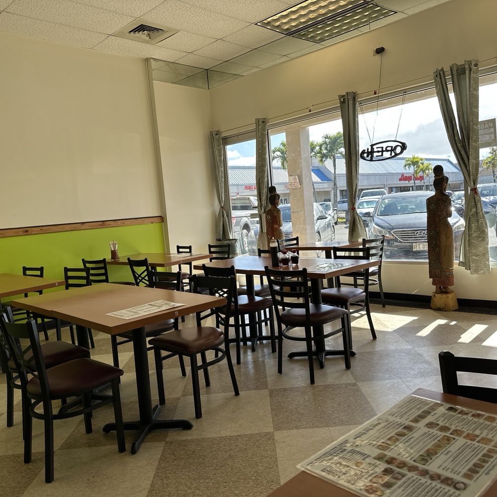 Malai Thai Kitchen - Seating area - Thai Near Me - Wahiawa, Hawaii