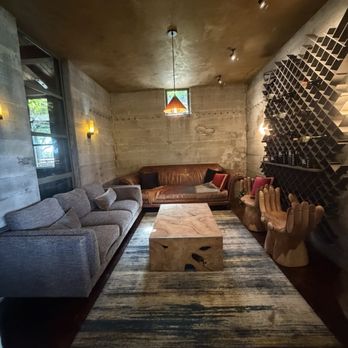 Banshee Wines - Inside seating - Wineries Near Me - Geyserville, California Banshee Wines - Inside seating - Wineries Near Me - Geyserville, California