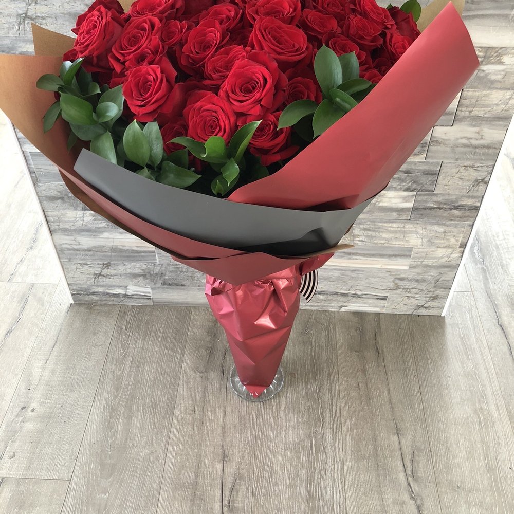 Av Flowers - Tall beautiful roses. 3 feet tall. - Floral Designers Near Me - Palmdale, California Av Flowers - Tall beautiful roses. 3 feet tall. - Floral Designers Near Me - Palmdale, California