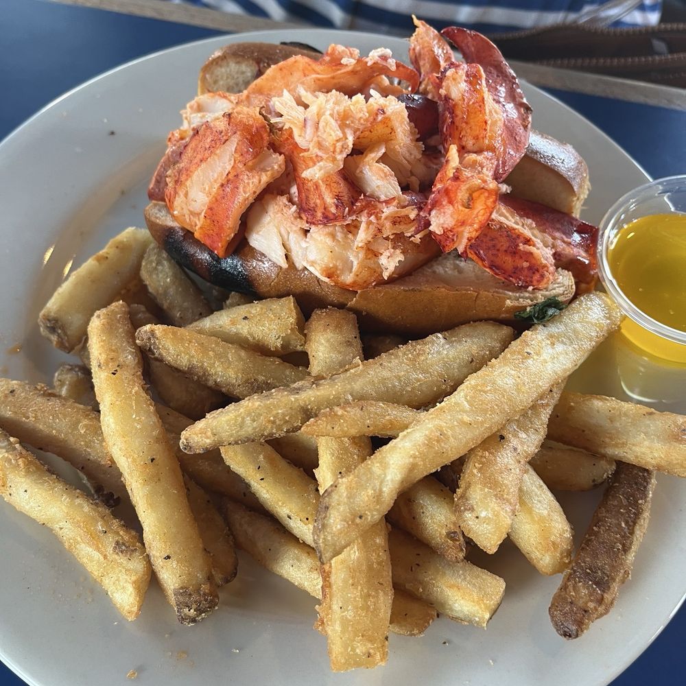 Boston Sail Loft - New England Lobster Roll - Bars Near Me - Boston, Massachusetts