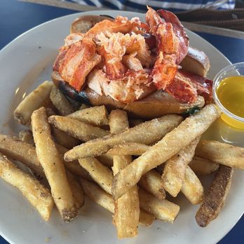 Boston Sail Loft - New England Lobster Roll - Bars Near Me - Boston, Massachusetts Boston Sail Loft - New England Lobster Roll - Bars Near Me - Boston, Massachusetts