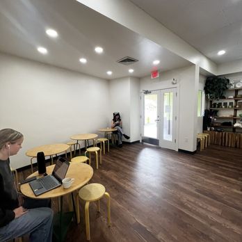 Makanai - Inside - Coffee & Tea Near Me - Honolulu, Hawaii