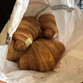 Le Petit Parisien - Because croissant crumbs are the latest fashion accessory - Patisserie/Cake Shop Near Me - Paris, 75