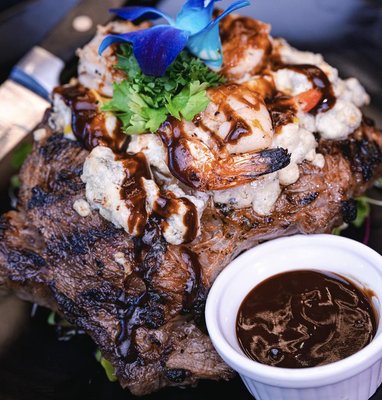 Noir Kitchen & Cocktails by null