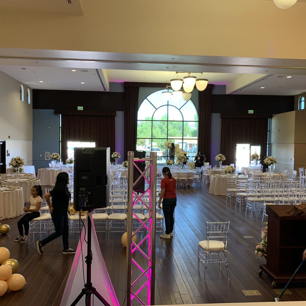 Clear chairs with ivory cushions Clear chairs with ivory cushions