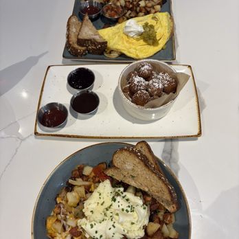 First Watch - Donut holes, chili chorizo omelette with seasoned breakfast potatoes, farmhouse hash with turkey sausage and egg whites. - Breakfast & Brunch Near Me - Henderson, Nevada
