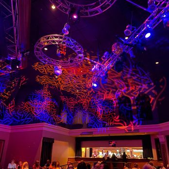 Club Madrid - people sitting at tables in a large room - Music Venues Near Me - Henderson, Nevada