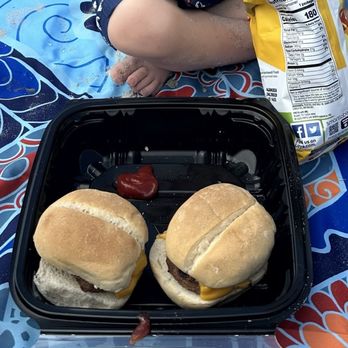 The Dunes House - The kid mini cheeseburgers and fish tacos - American Near Me - Hilton Head Island, South Carolina