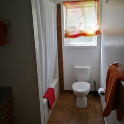 Sundial Bed & Breakfast - Bathroom