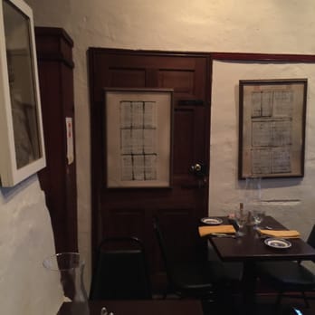 Dobbin House Tavern - Small dining area right above the foyer to the Tavern - Bars Near Me - Gettysburg, Pennsylvania
