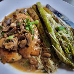 The Hook - Lunch special Chicken Marsala.  fabulous!