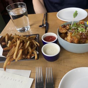 Chapman’s Eat Market - Fries and general Taos cauliflower - New American Near Me - Columbus, Ohio Chapman’s Eat Market - Fries and general Taos cauliflower - New American Near Me - Columbus, Ohio