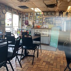 Stromboli's Italian Eatery - The counter area. Where you pay after the meal if you're dining in