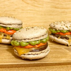 Dino Bones BBQ - Cheeseburger macs
