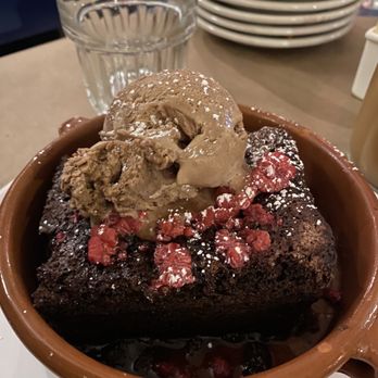 San Chez Bistro - Chocolate Y Frambuesas Asadas - Breakfast & Brunch Near Me - Grand Rapids, Michigan San Chez Bistro - Chocolate Y Frambuesas Asadas - Breakfast & Brunch Near Me - Grand Rapids, Michigan