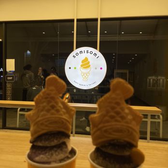 Somisomi - Cookies and cream ice cream with Oreo crumbs, graham crumbs, and a macaroon!! - Desserts Near Me - Long Beach, California Somisomi - Cookies and cream ice cream with Oreo crumbs, graham crumbs, and a macaroon!! - Desserts Near Me - Long Beach, California