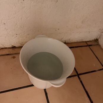 Óleo - Nasty leaking sinks and floor - Hotels Near Me - Cancún, ROO Óleo - Nasty leaking sinks and floor - Hotels Near Me - Cancún, ROO