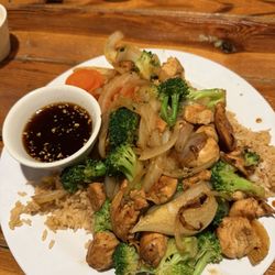 Kazoku Sushi And Bar - Hibachi chicken with broccoli and onion, brown rice and ginger sauce.