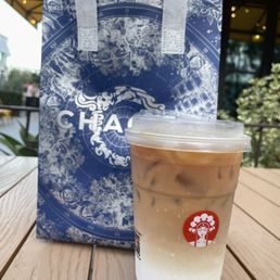 Black latte tea, iced. Black latte tea, iced.