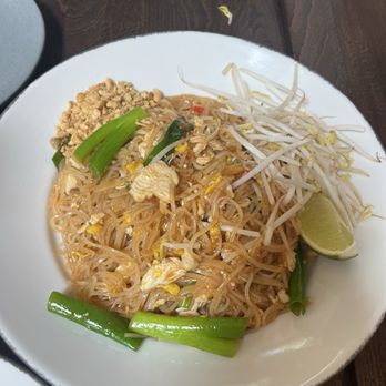 Donsak Thai Restaurant  - Pad Thai - Thai Near Me - Washington, DC, District of Columbia