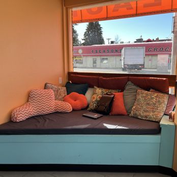 Canaan Laundromat - Comfy nook - Laundromat Near Me - Tacoma, Washington Canaan Laundromat - Comfy nook - Laundromat Near Me - Tacoma, Washington