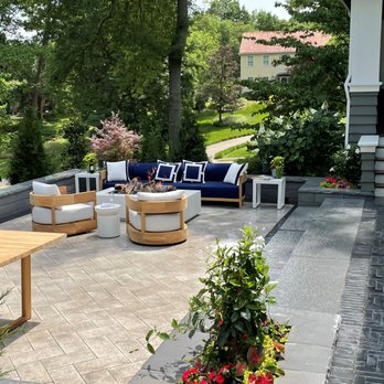 Timberline Landscapes - a patio with a seating area - Landscaping Near Me - Webster Groves, Missouri Timberline Landscapes - a patio with a seating area - Landscaping Near Me - Webster Groves, Missouri