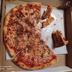 Unida Pizza - I cant stop. Its only me here. I cant get enough. It made me remember the last time i had it i got wings with