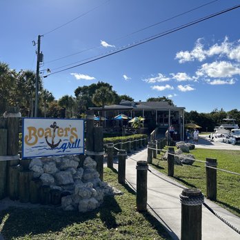 Boater's Grill - Front of Restaurant - Seafood Near Me - Key Biscayne, Florida