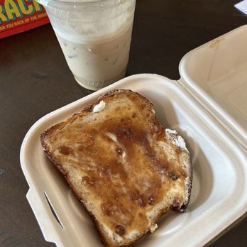 Kentzo Koffee - Goat cheese and fig toast - Breakfast & Brunch Near Me - Maplewood, Missouri