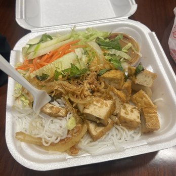 Fusion Bowl - Tofu bun noodle salad - Coffee & Tea Near Me - Tampa, Florida