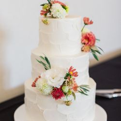Flour & Bloom Cakes - Wedding Cake with Spackle finish