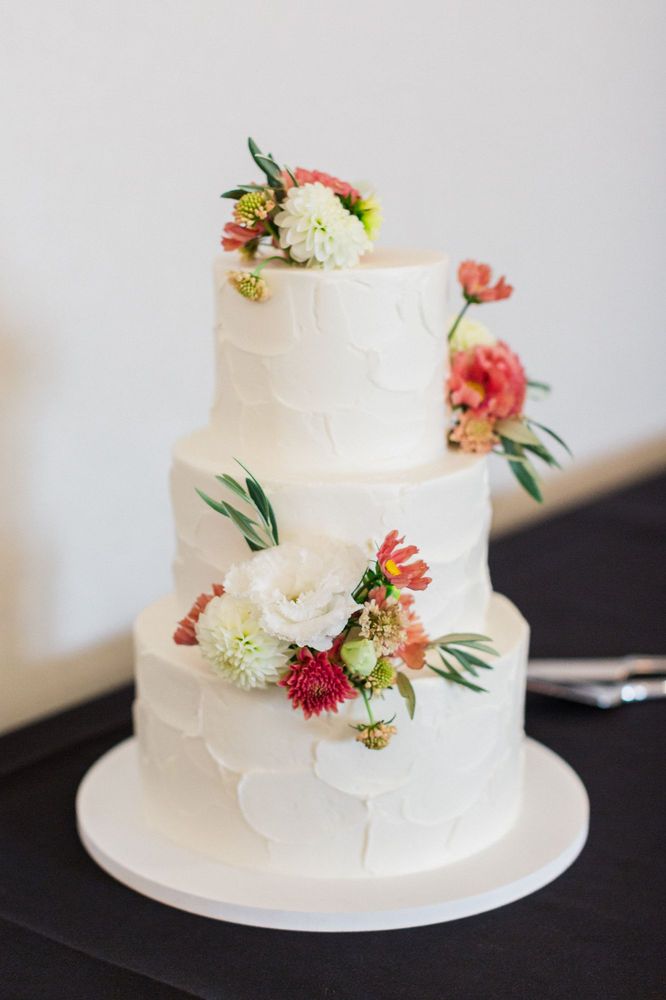 Flour & Bloom Cakes Logo