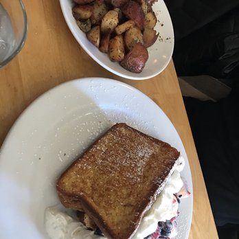 Corner Cafe - Breakfast & Brunch Near Me - Newport, Rhode Island