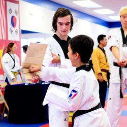 World Champion Taekwondo - Speed punch!