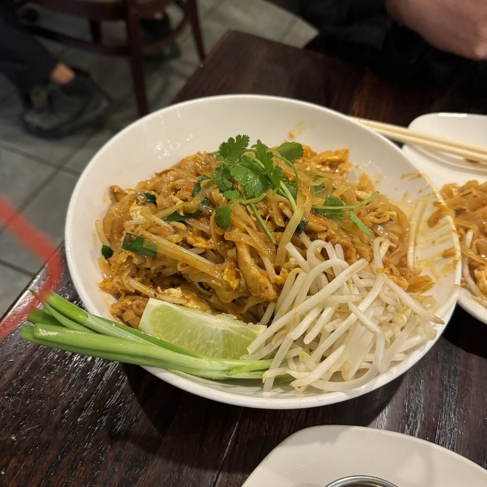 Ayara Thai - Chicken pad Thai - Thai Near Me - Los Angeles, California