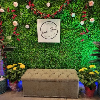 Vina Deli - Cute decor for photo op - Vietnamese Near Me - Spring, Texas