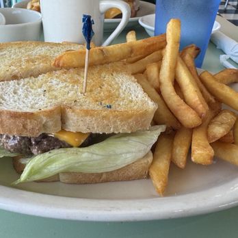 George's 50's Diner - Diners Near Me - Long Beach, California